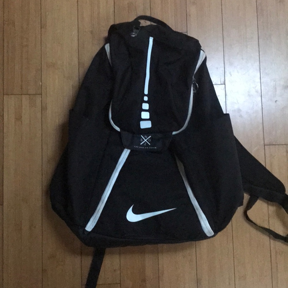 Nike elite quad zip backpack
